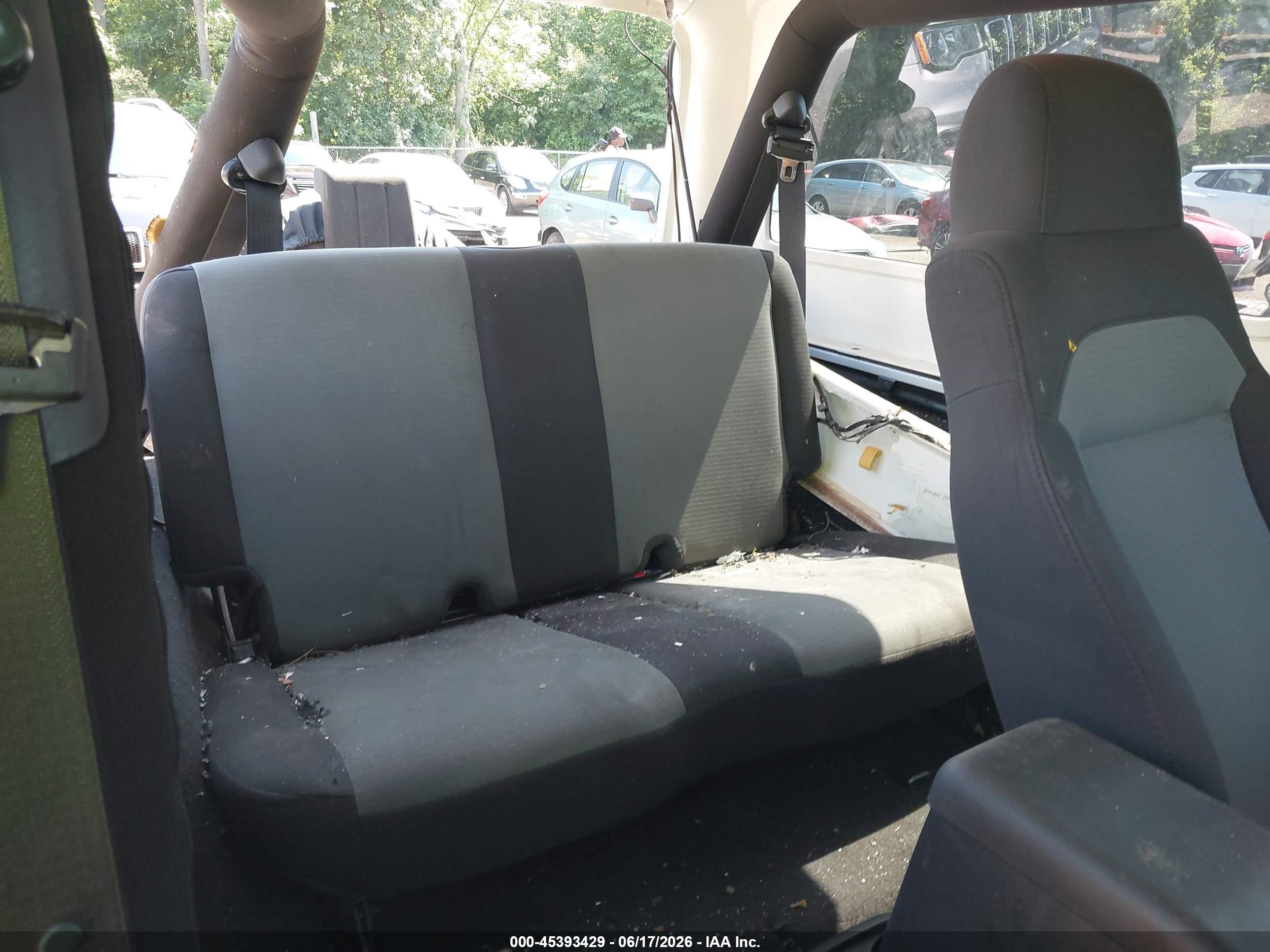2005 Jeep Wrangler Серебряный vin: 1J4FA44S15P376239