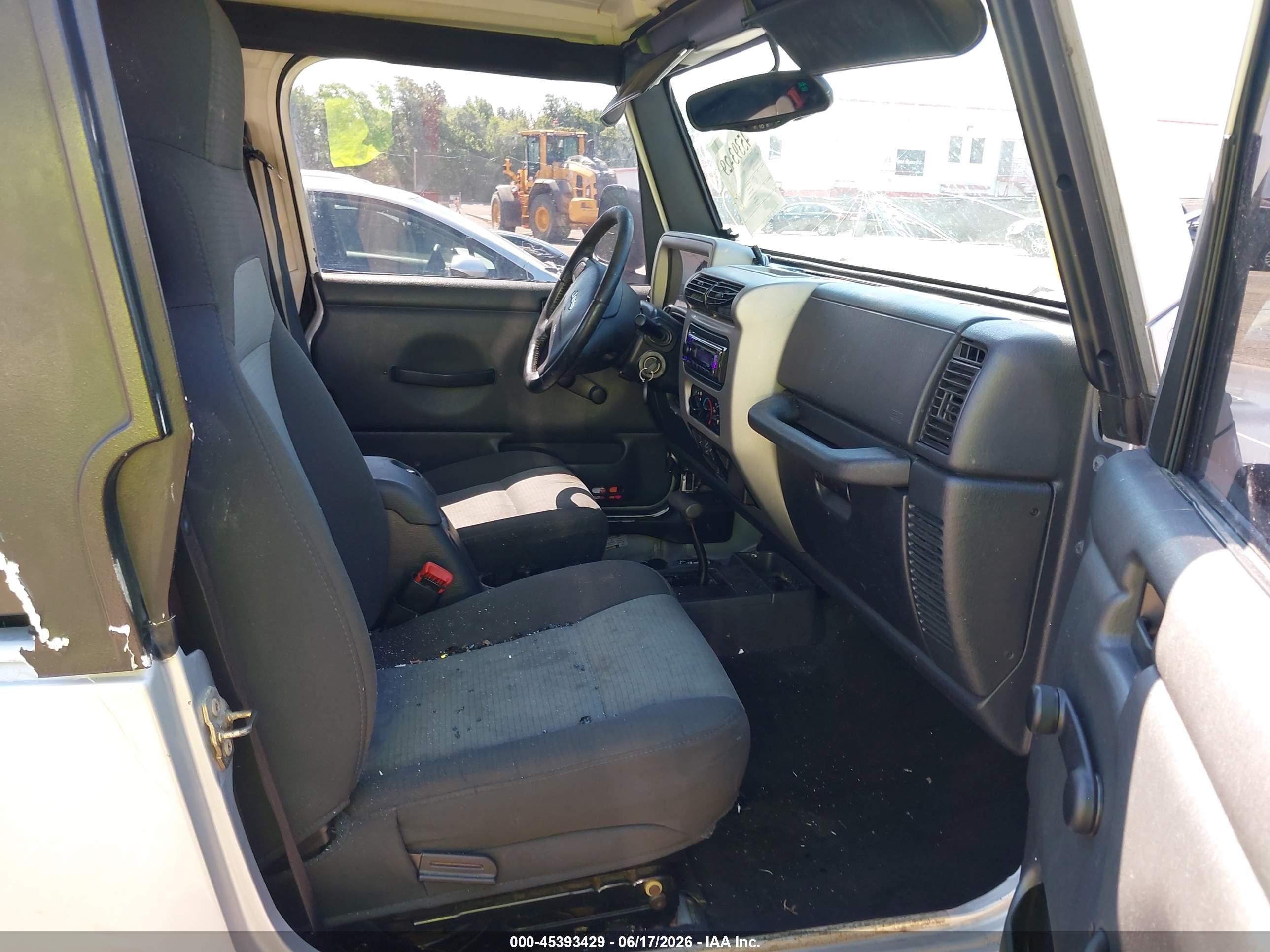2005 Jeep Wrangler Серебряный vin: 1J4FA44S15P376239