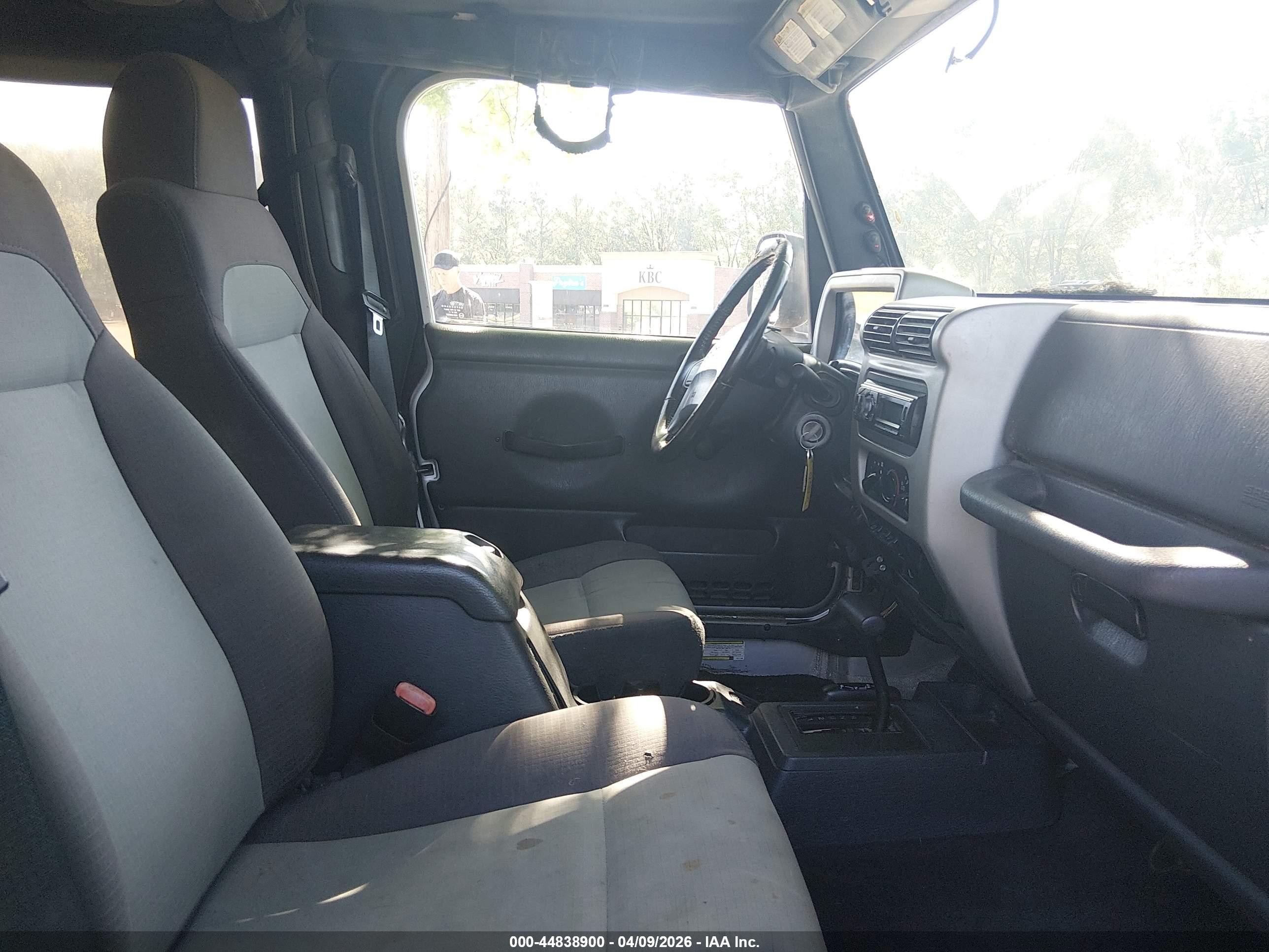 2005 Jeep Wrangler Unlimited Silver vin: 1J4FA44S55P307165