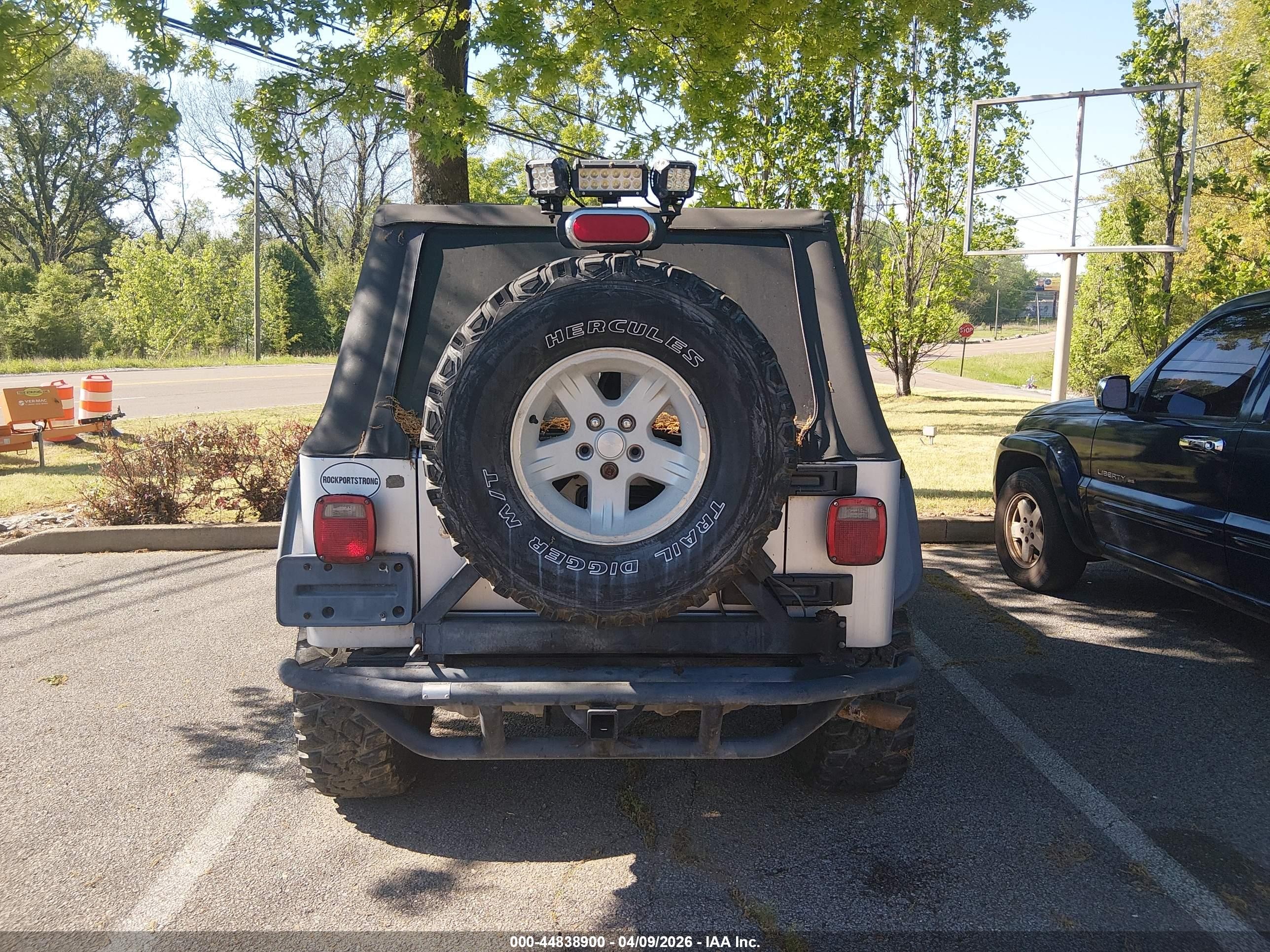 2005 Jeep Wrangler Unlimited Silver vin: 1J4FA44S55P307165