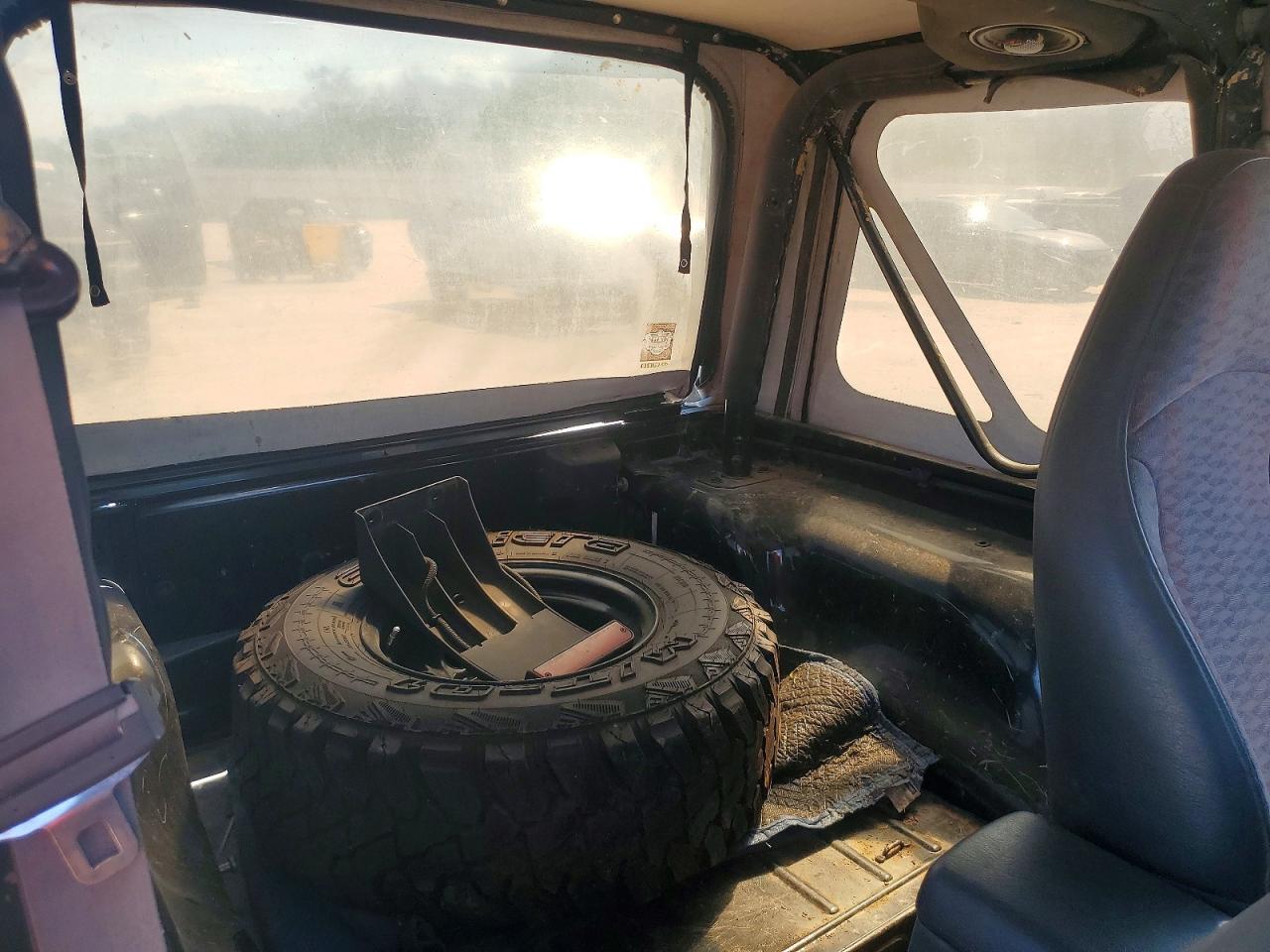 2000 Jeep Wrangler / Tj Sport Black vin: 1J4FA49S0YP707891