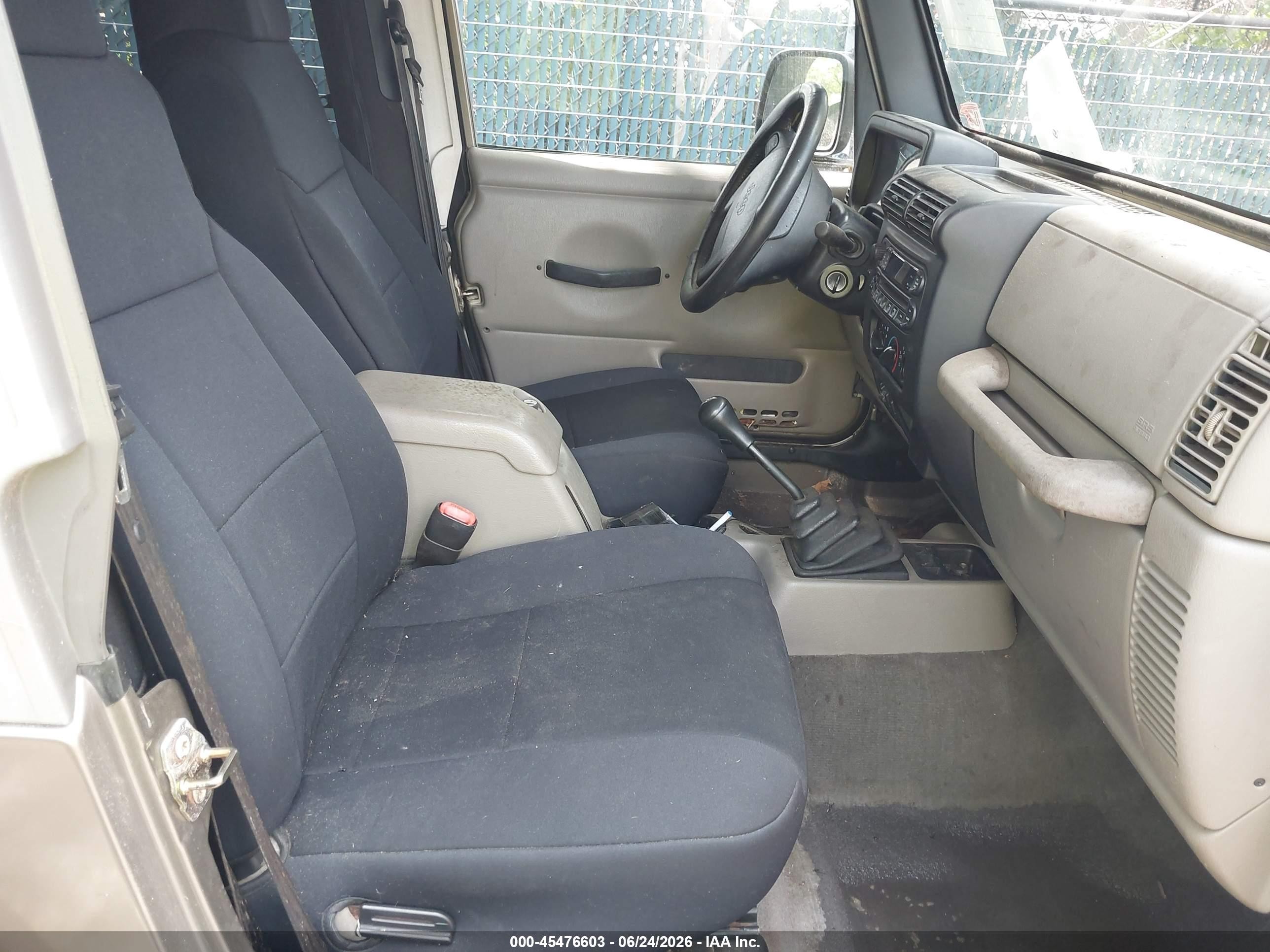 2003 Jeep Wrangler Sport Золотой vin: 1J4FA49S33P332653