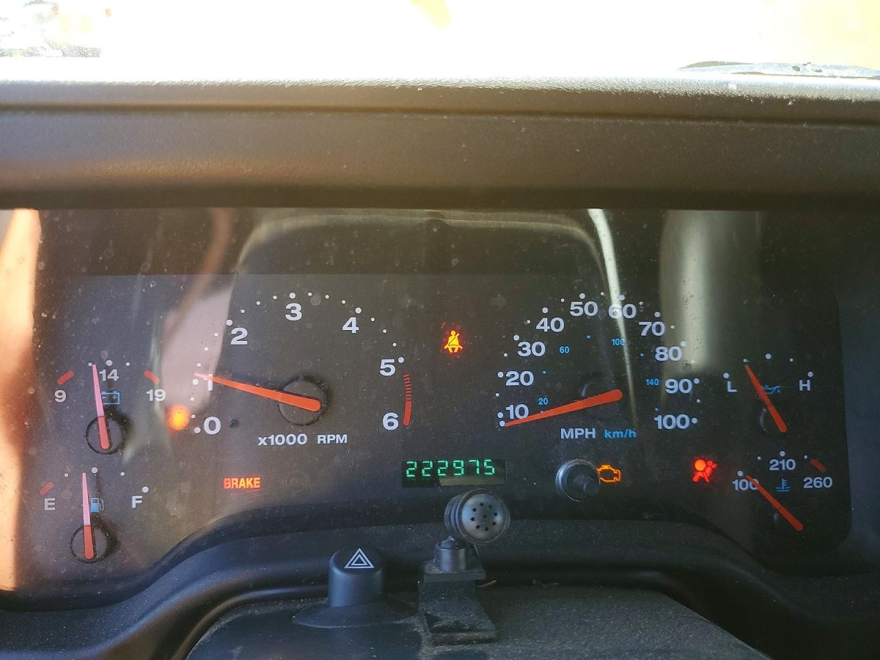2003 Jeep Wrangler / Tj Sport Золотой vin: 1J4FA49S53P308354