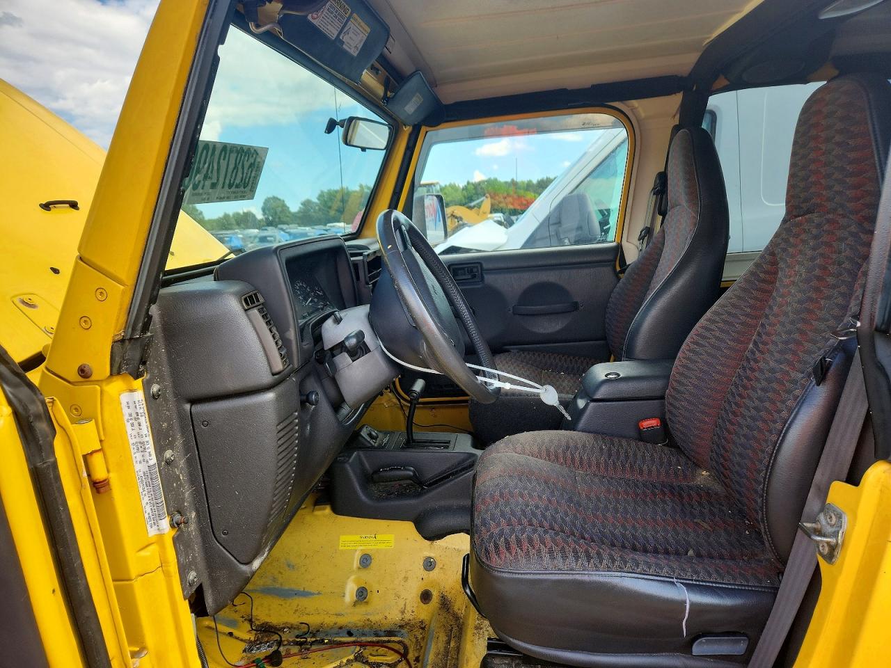 2000 Jeep Wrangler / Tj Sport Yellow vin: 1J4FA49S5YP715646