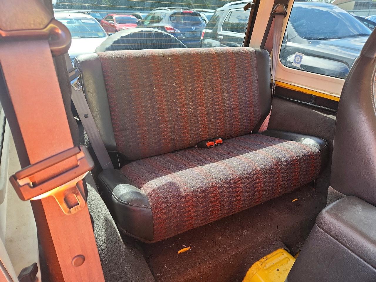 2000 Jeep Wrangler / Tj Sport Yellow vin: 1J4FA49S5YP715646