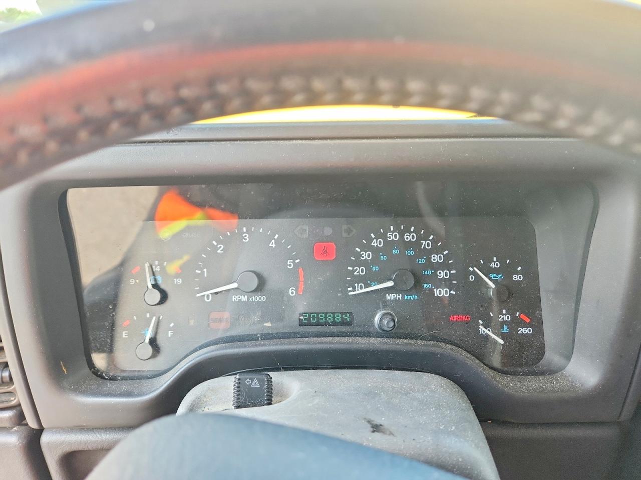 2000 Jeep Wrangler / Tj Sport Yellow vin: 1J4FA49S5YP715646