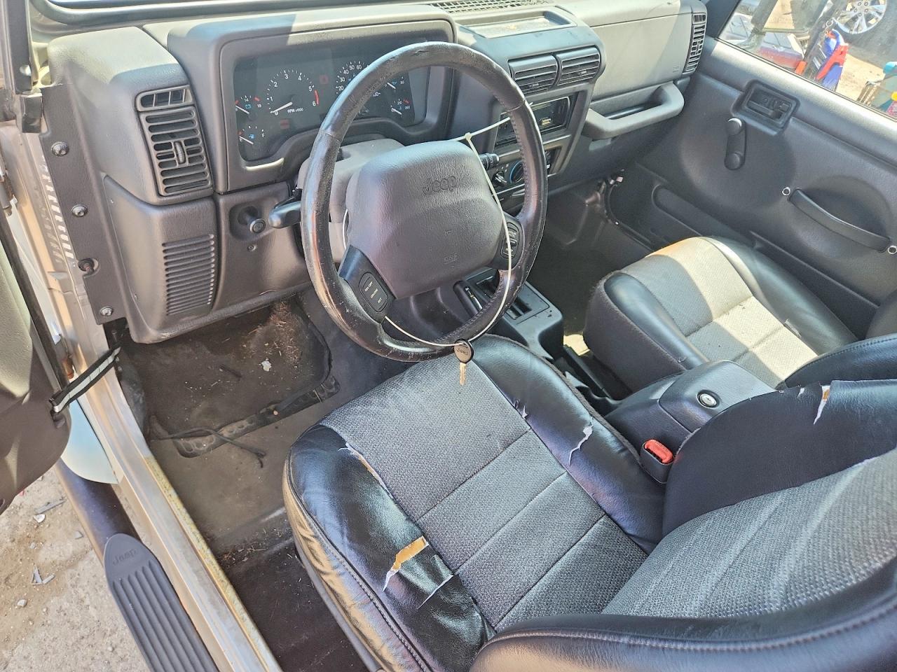 2000 Jeep Wrangler / Tj Sport Серебряный vin: 1J4FA49S7YP782183