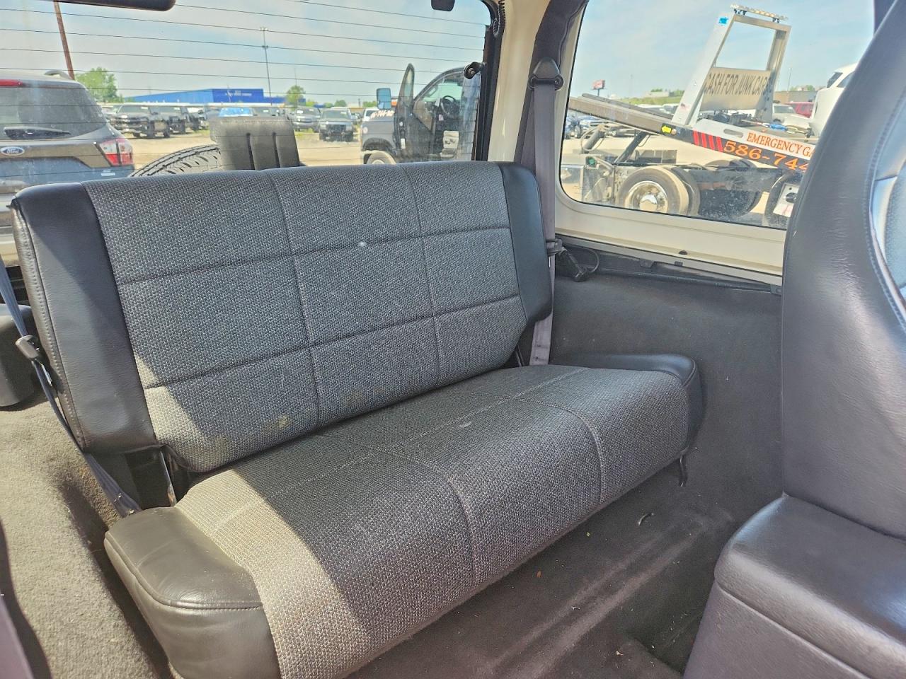 2000 Jeep Wrangler / Tj Sport Серебряный vin: 1J4FA49S7YP782183