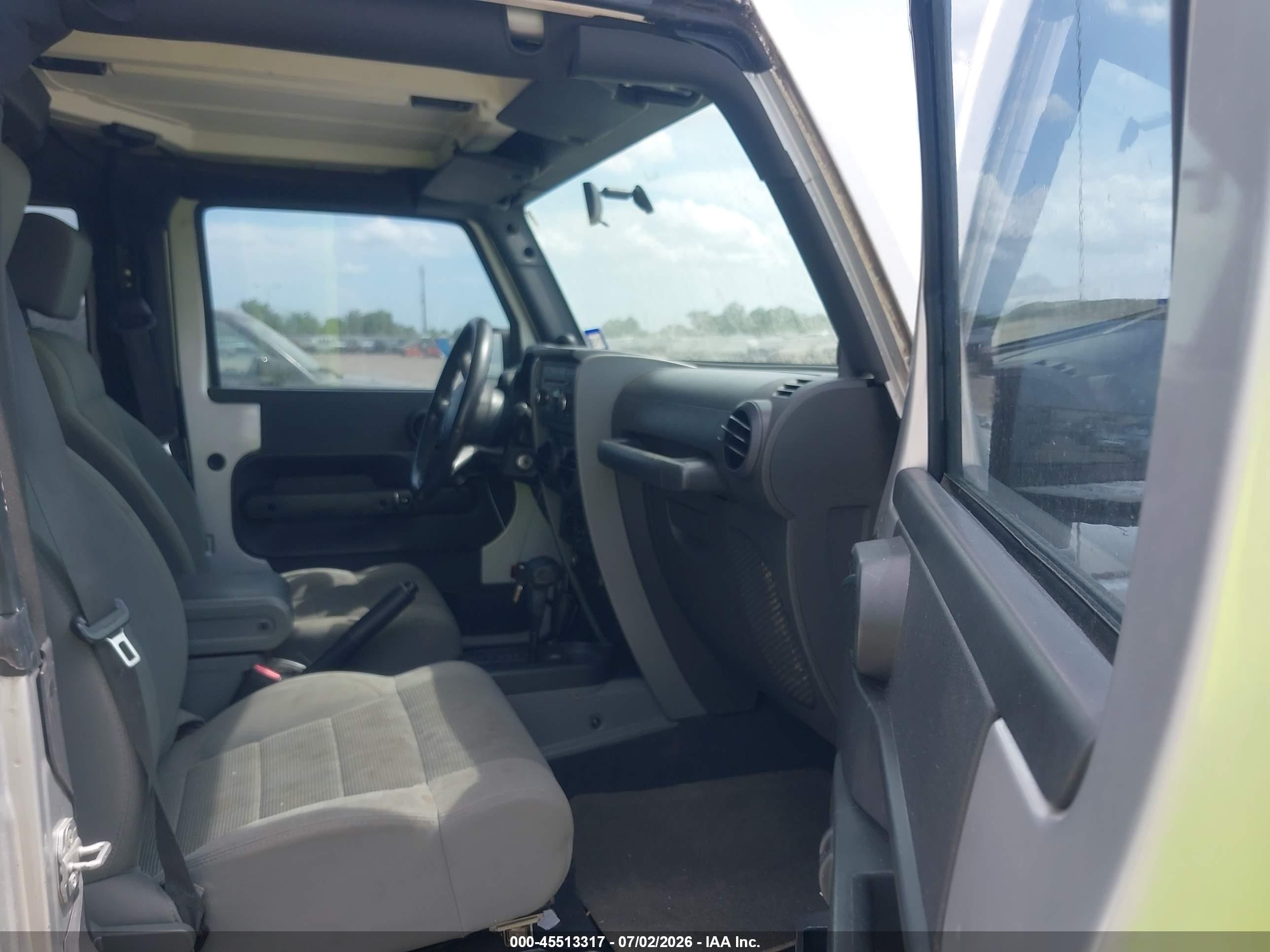 2007 Jeep Wrangler Sahara Silver vin: 1J4FA54107L214156