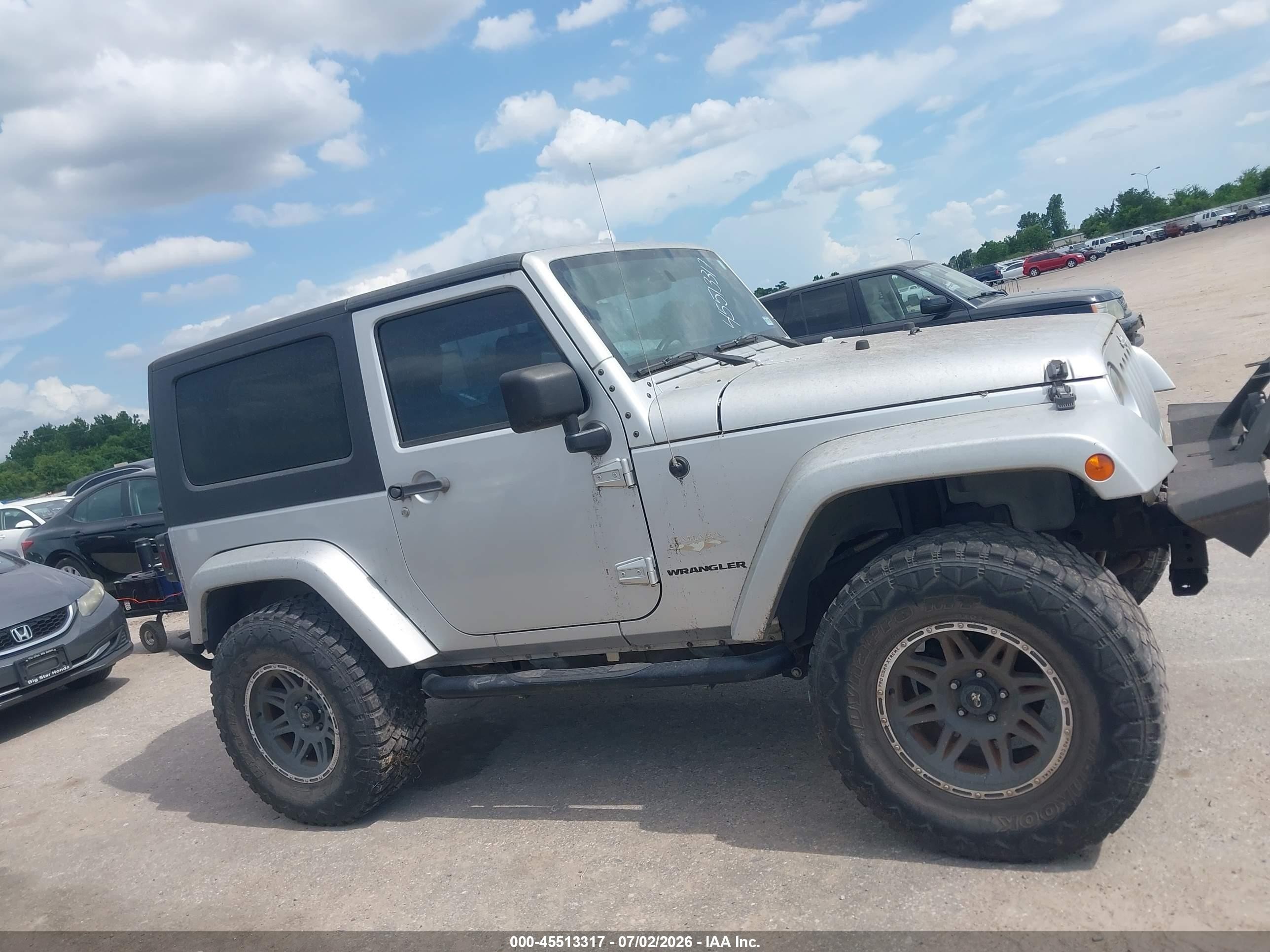 2007 Jeep Wrangler Sahara Silver vin: 1J4FA54107L214156