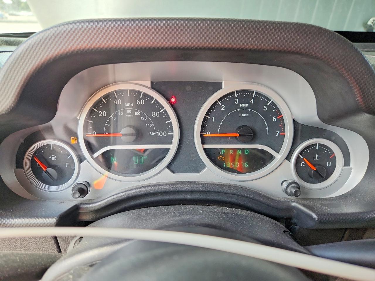 2008 Jeep Wrangler Sahara Silver vin: 1J4FA54108L643749