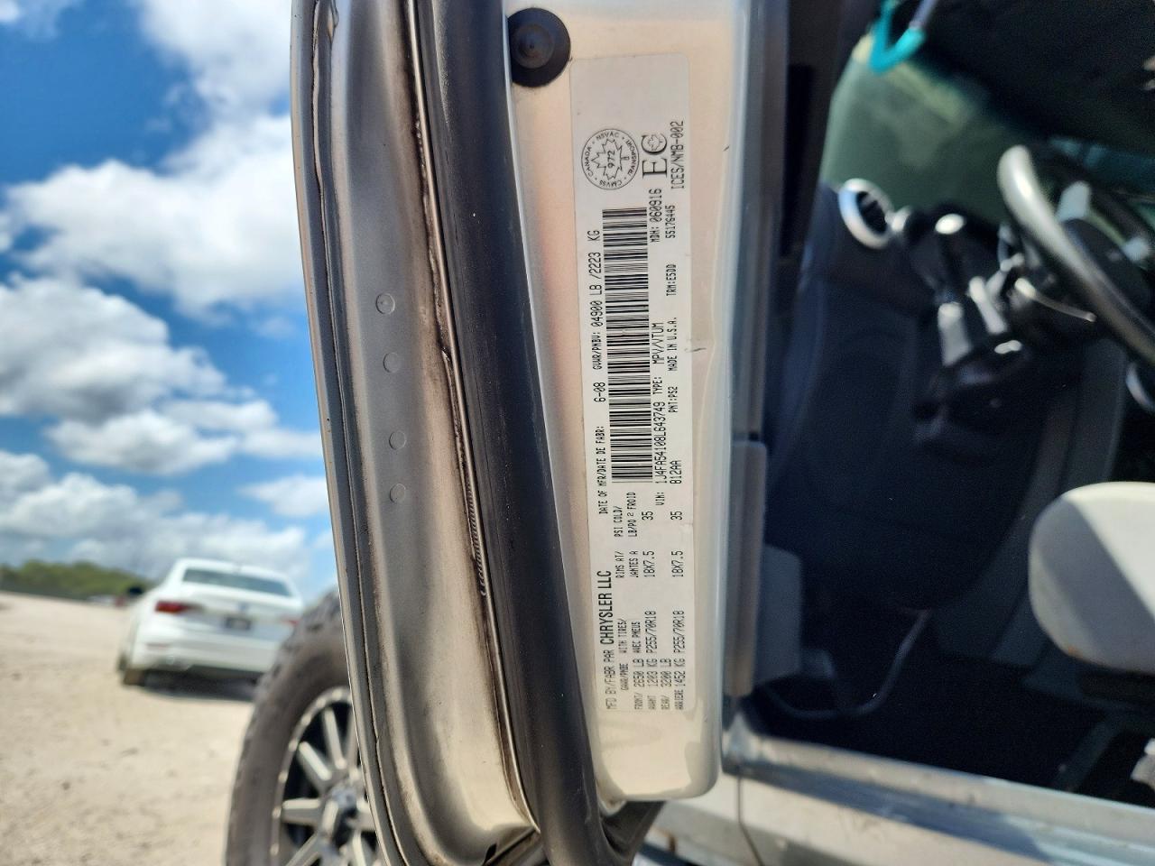 2008 Jeep Wrangler Sahara Silver vin: 1J4FA54108L643749