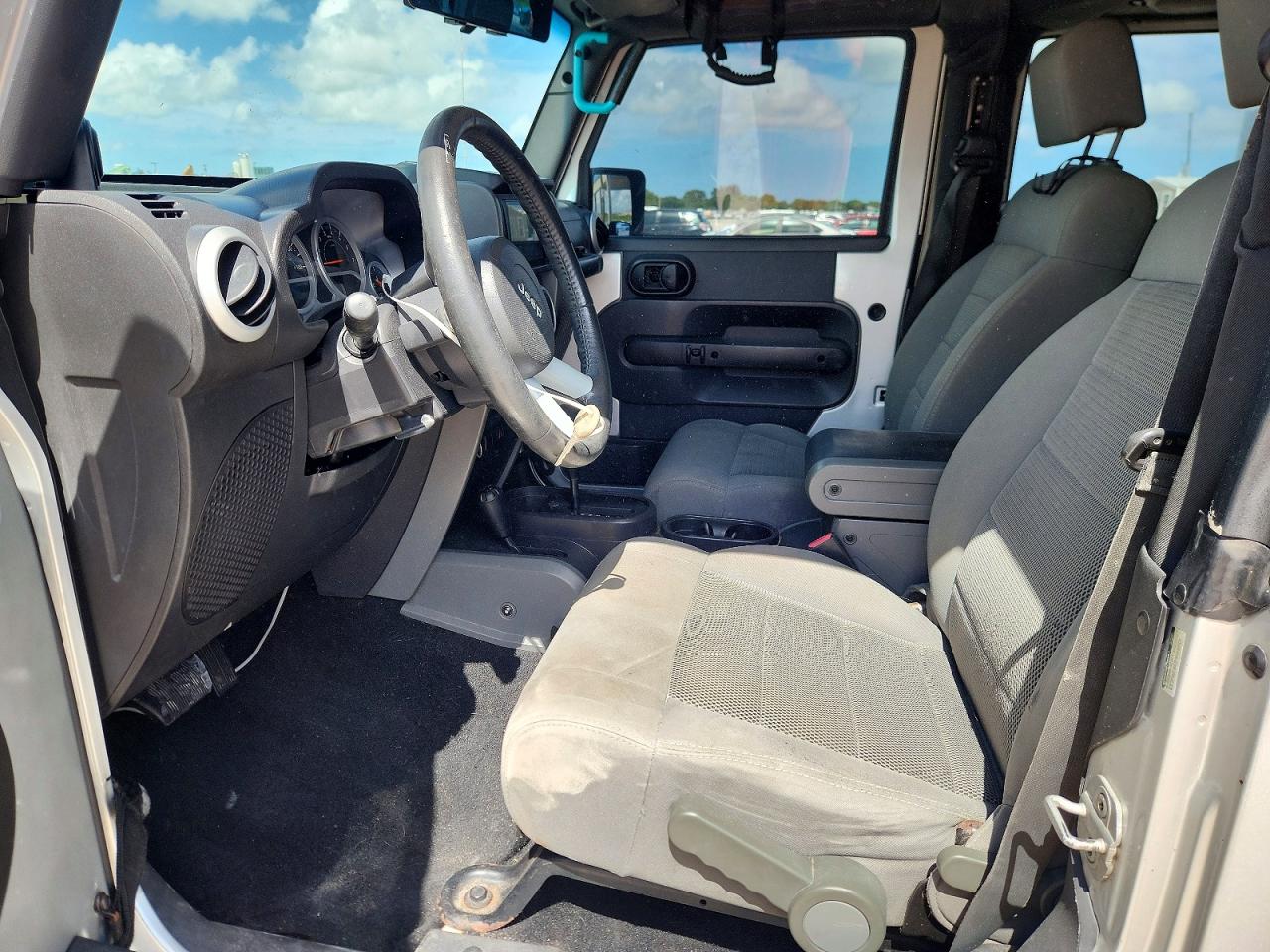 2008 Jeep Wrangler Sahara Silver vin: 1J4FA54108L643749