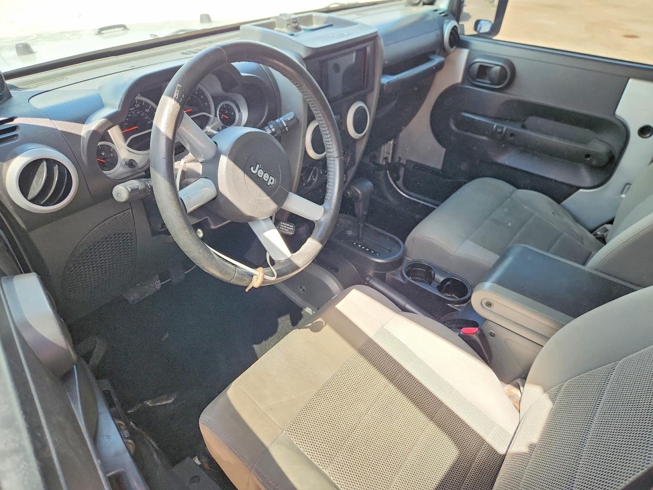 2008 Jeep Wrangler Sahara Silver vin: 1J4FA54108L643749