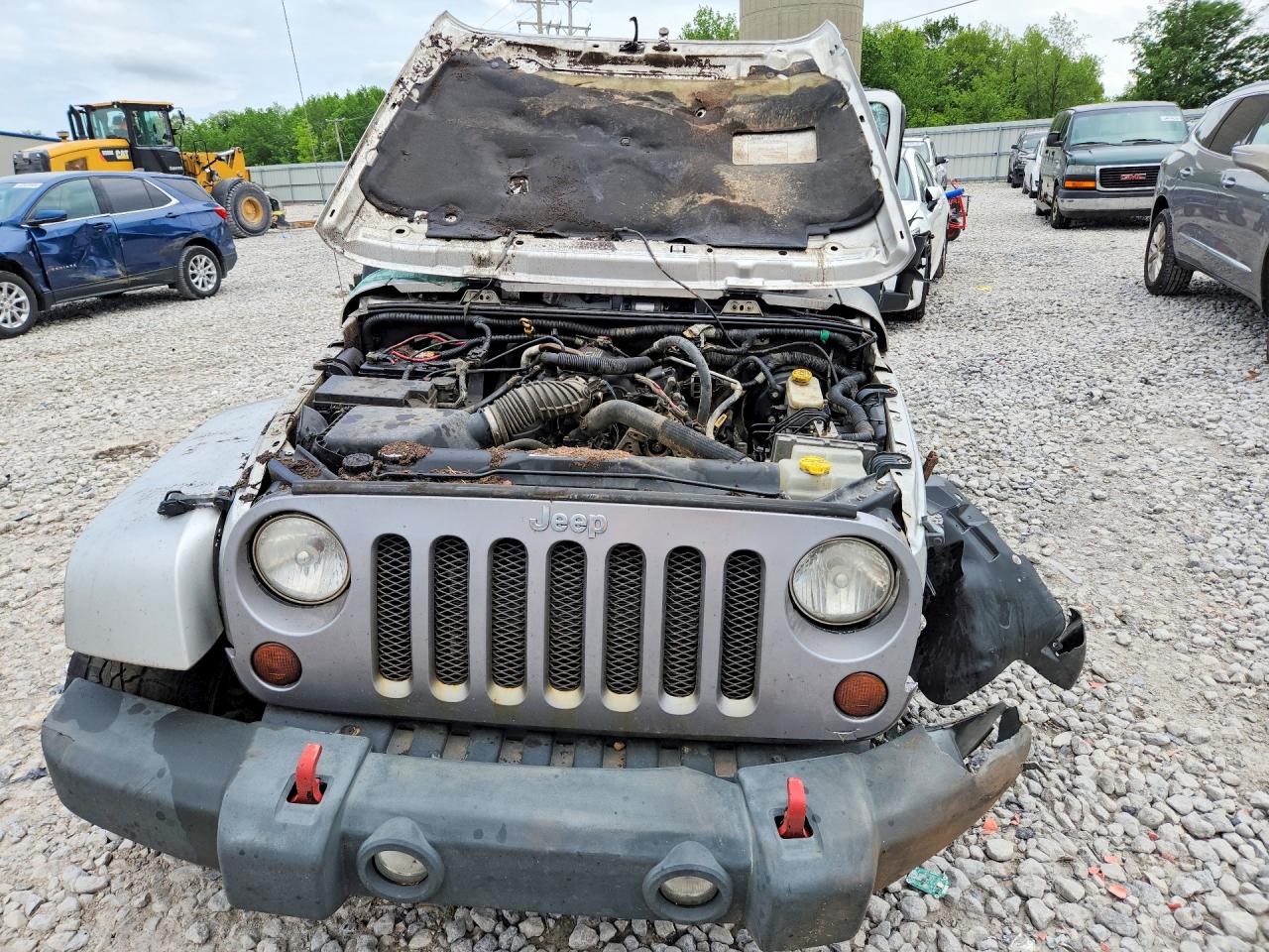 2007 Jeep Wrangler Sahara Silver vin: 1J4FA54117L219995