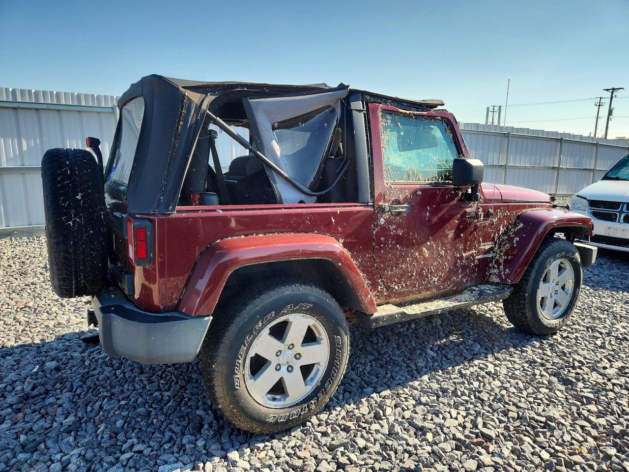 2007 Jeep Wrangler Sahara Burgundy vin: 1J4FA54137L127934