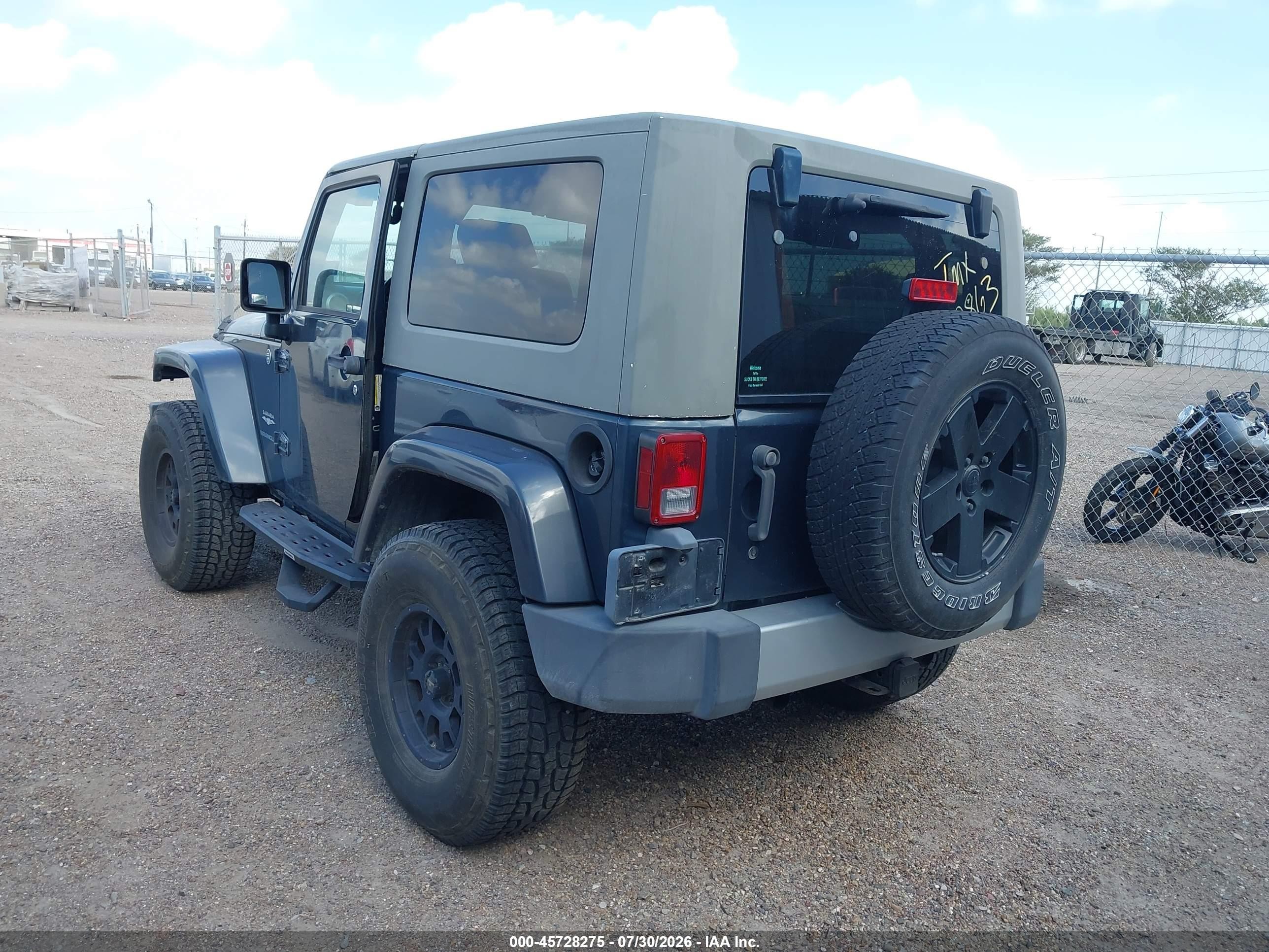 2008 Jeep Wrangler Sahara Gray vin: 1J4FA54138L552863