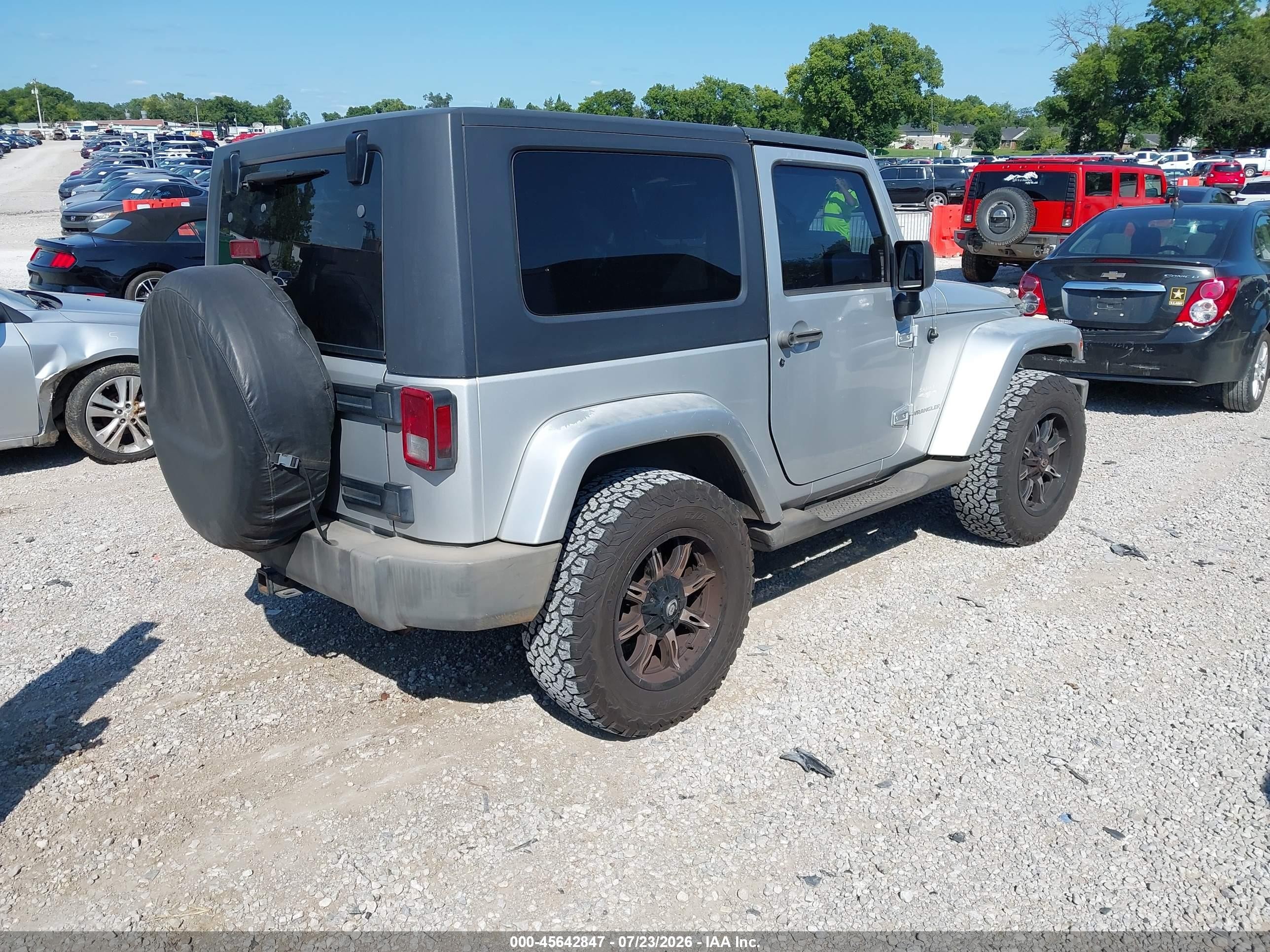 2007 Jeep Wrangler Sahara Silver vin: 1J4FA54167L199081