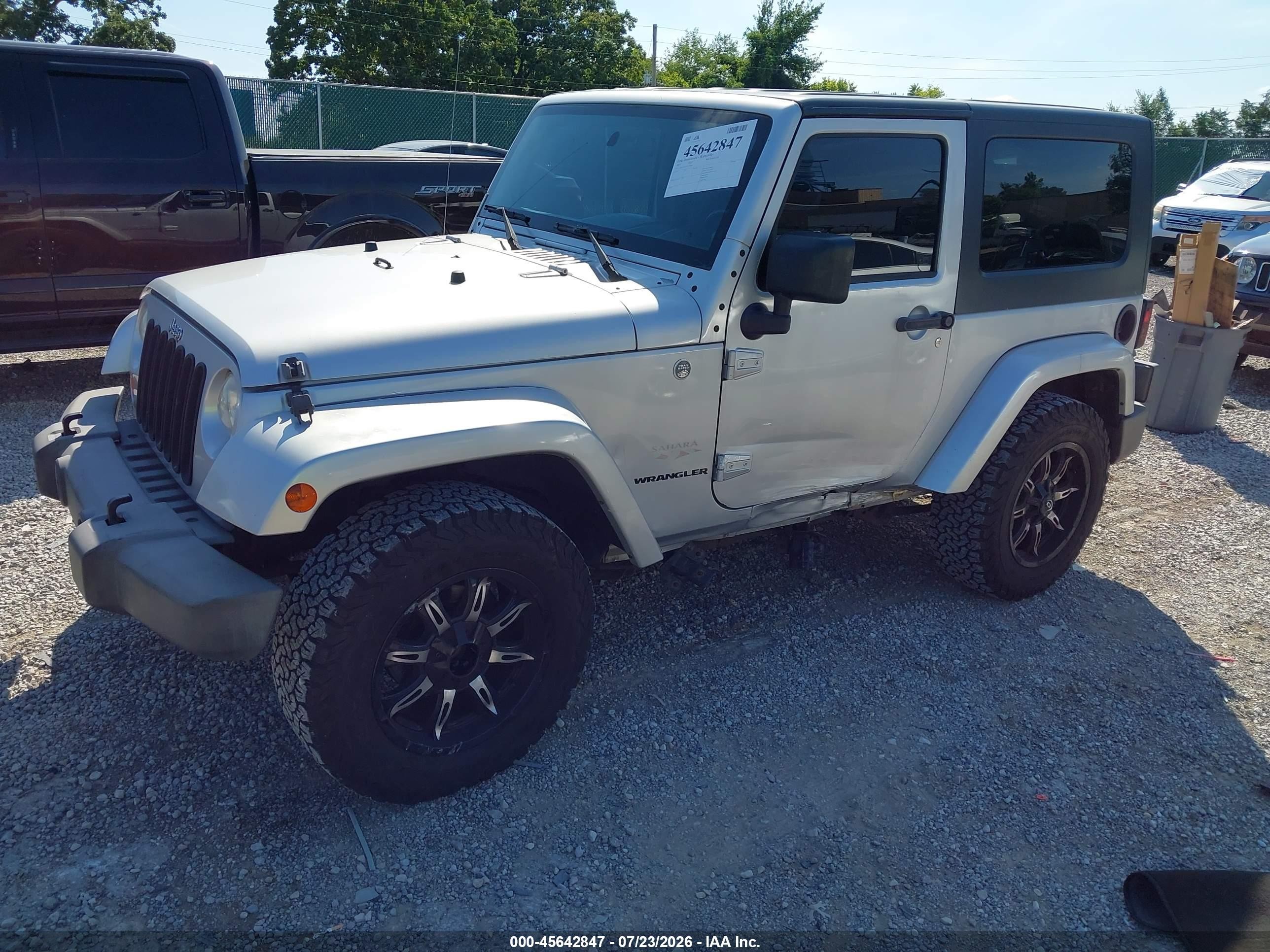 2007 Jeep Wrangler Sahara Silver vin: 1J4FA54167L199081