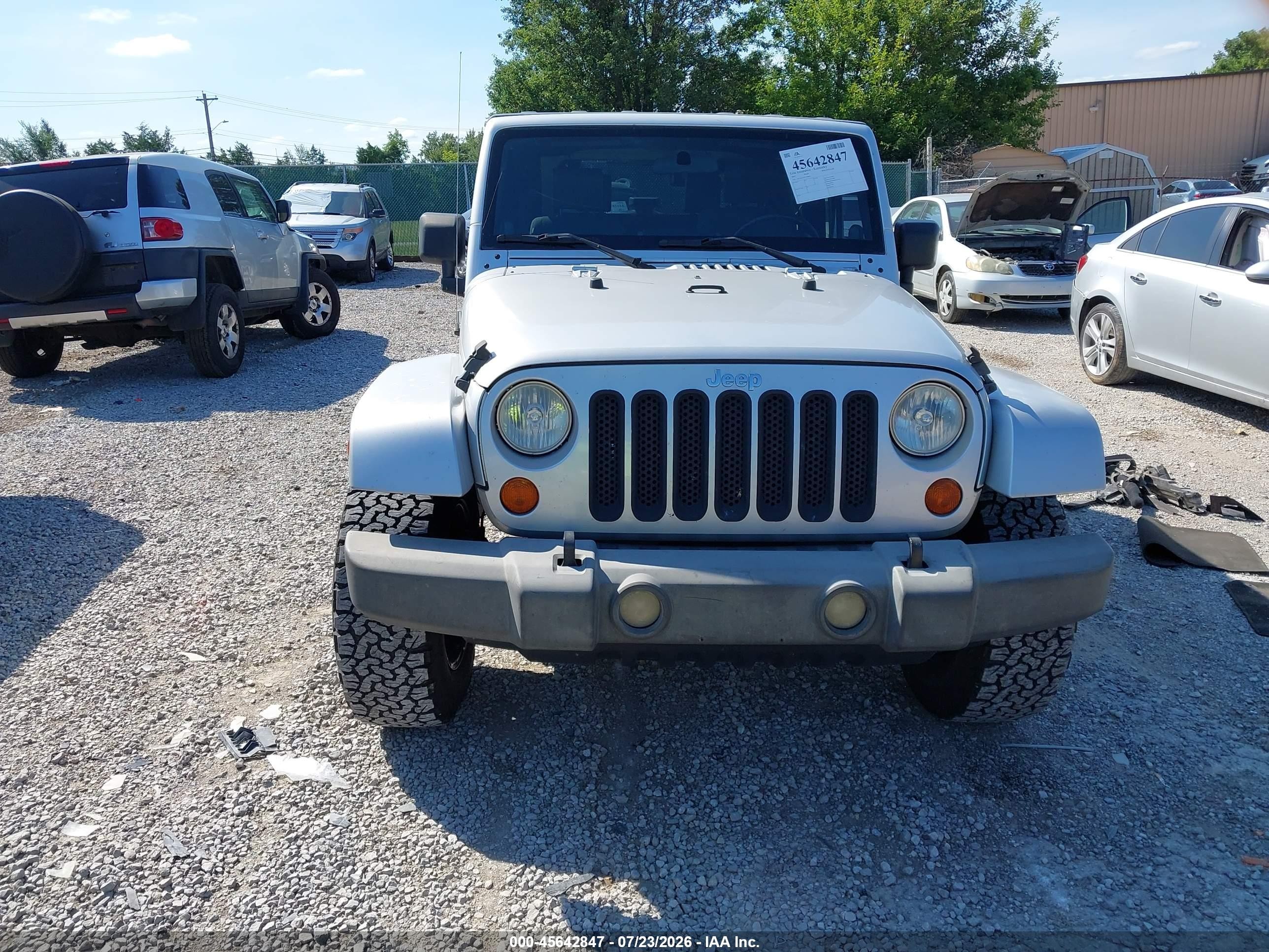 2007 Jeep Wrangler Sahara Silver vin: 1J4FA54167L199081
