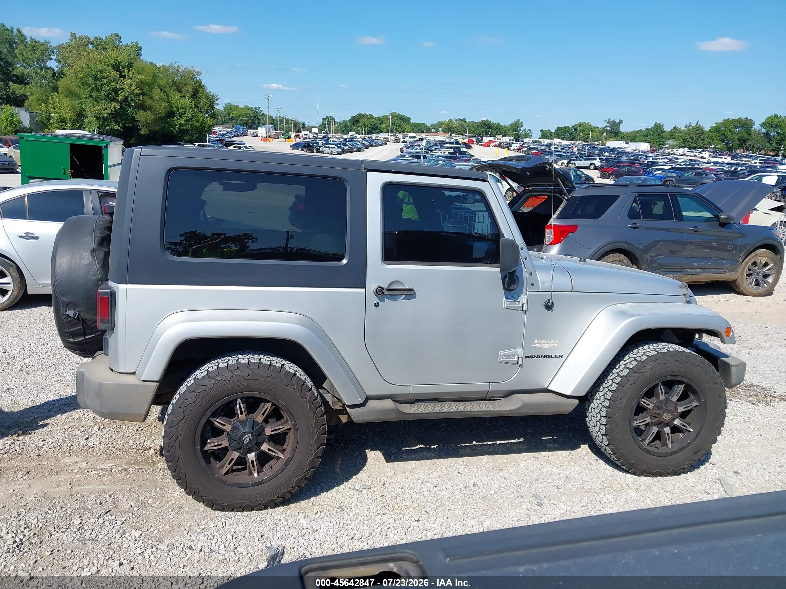 2007 Jeep Wrangler Sahara Silver vin: 1J4FA54167L199081