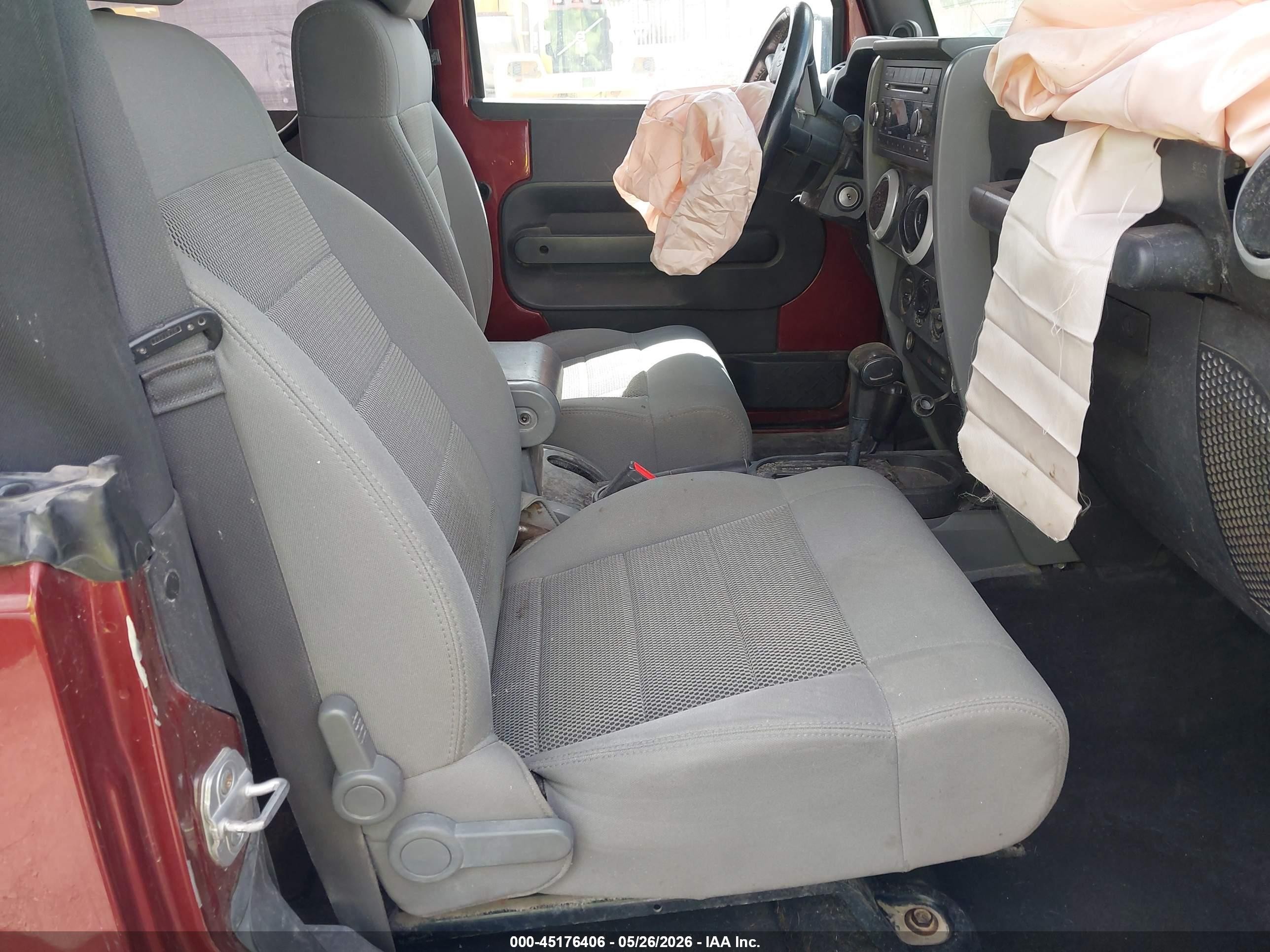2008 Jeep Wrangler Sahara Burgundy vin: 1J4FA54168L569382
