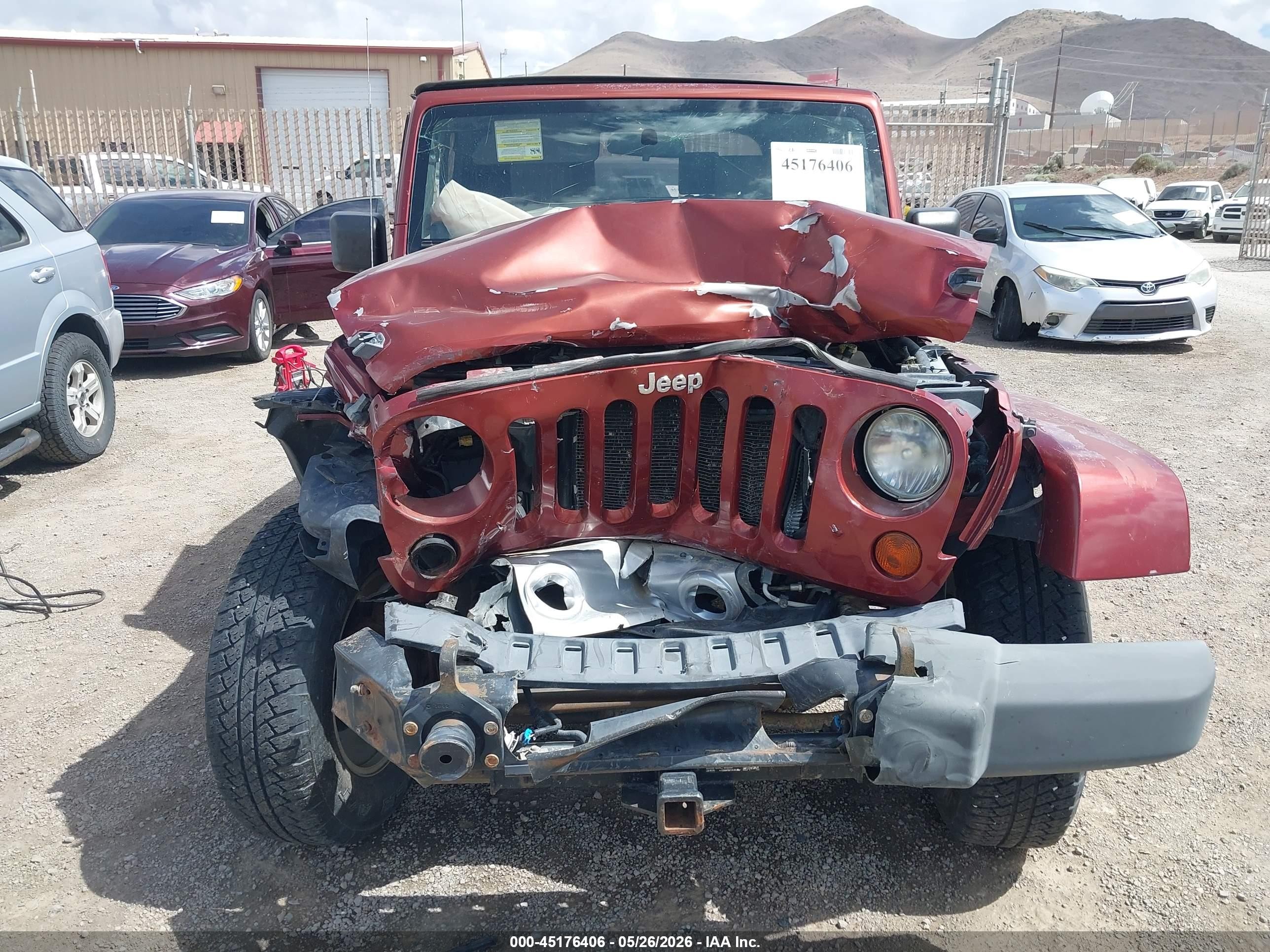 2008 Jeep Wrangler Sahara Burgundy vin: 1J4FA54168L569382