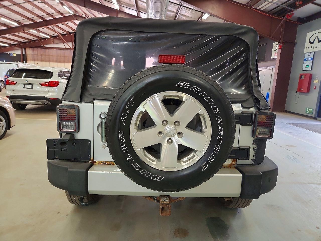 2009 Jeep Wrangler Sahara Black vin: 1J4FA54189L709188