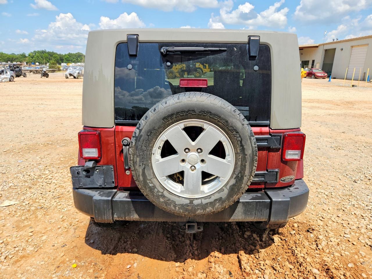 2007 Jeep Wrangler Sahara Maroon vin: 1J4FA54197L177091