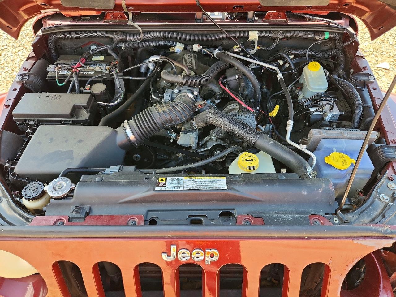 2007 Jeep Wrangler Sahara Maroon vin: 1J4FA54197L177091