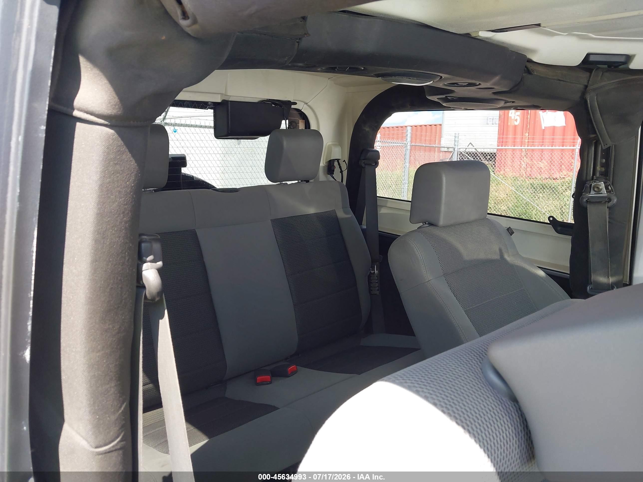 2007 Jeep Wrangler Sahara Серебряный vin: 1J4FA541X7L126182