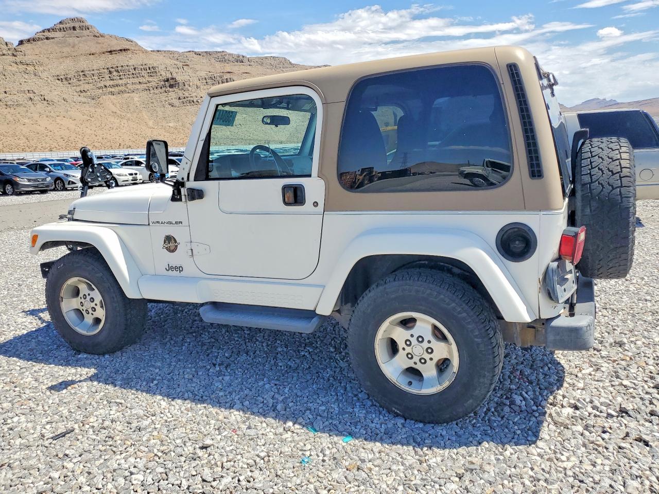 2002 Jeep Wrangler / Tj Sahara White vin: 1J4FA59S12P768194