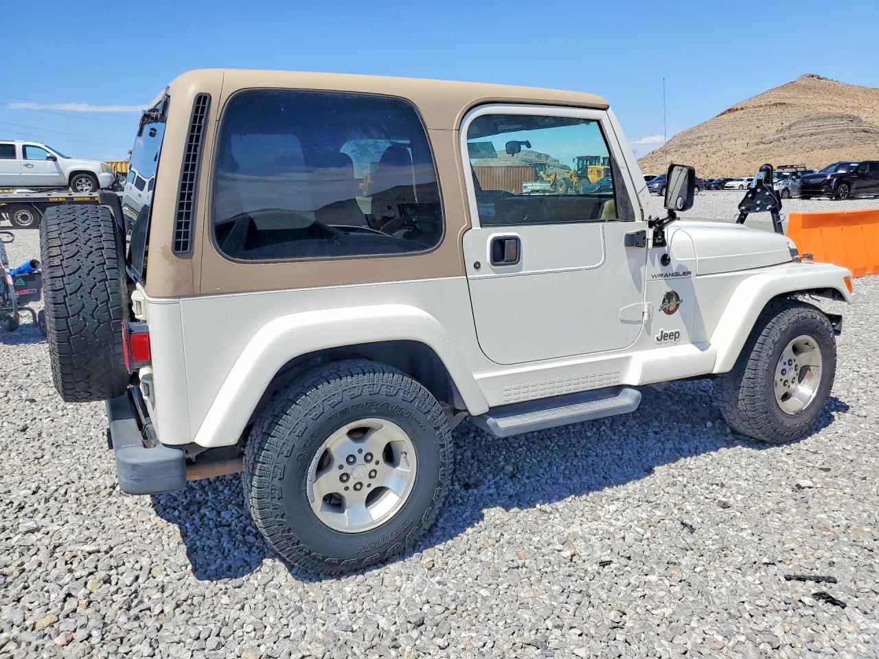 2002 Jeep Wrangler / Tj Sahara White vin: 1J4FA59S12P768194