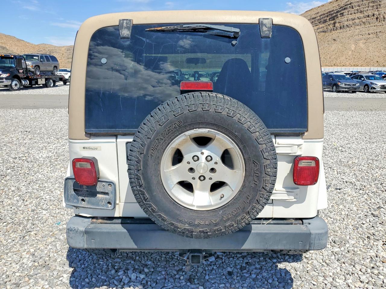2002 Jeep Wrangler / Tj Sahara White vin: 1J4FA59S12P768194