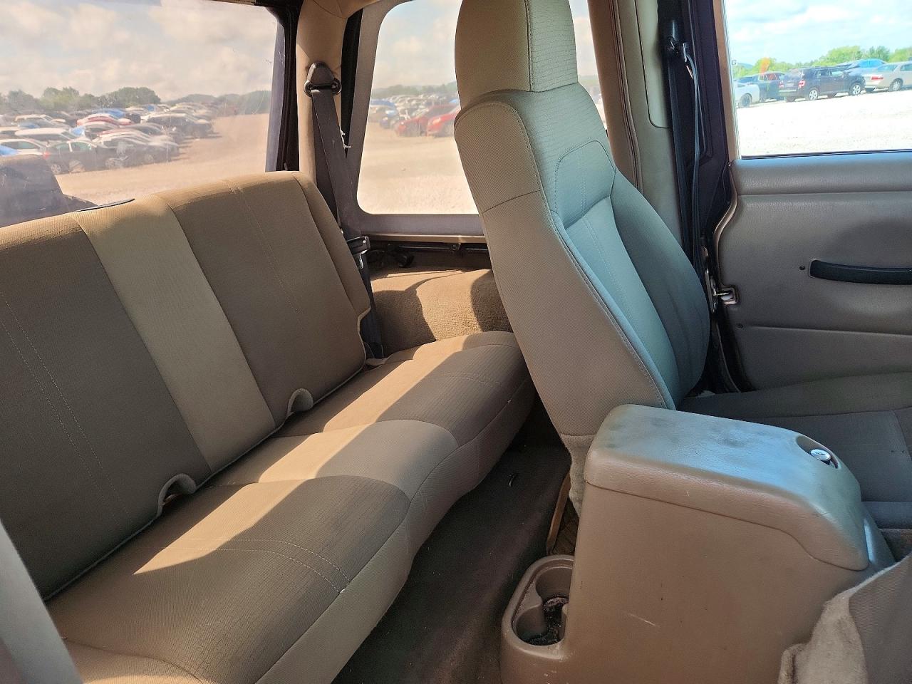 2004 Jeep Wrangler / Tj Sahara Tan vin: 1J4FA59S14P712680