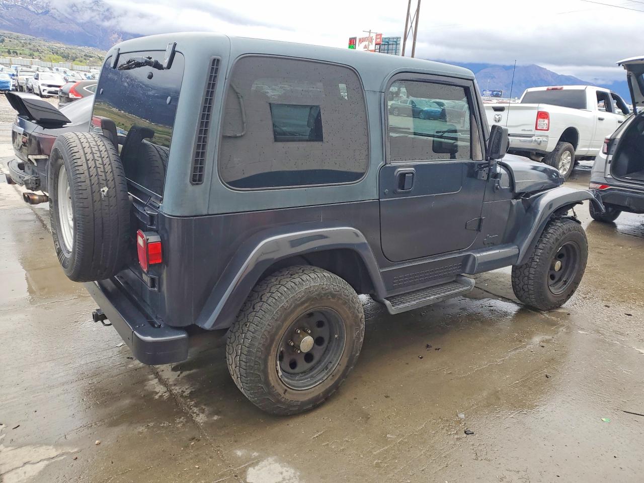 2000 Jeep Wrangler / Tj Sahara Black vin: 1J4FA59S2YP786874