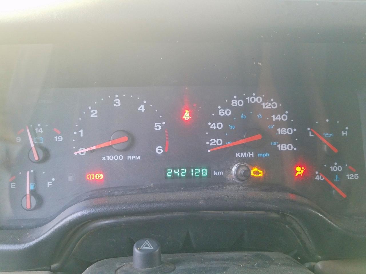 2004 Jeep Wrangler / Tj Sahara Green vin: 1J4FA59S34P769513