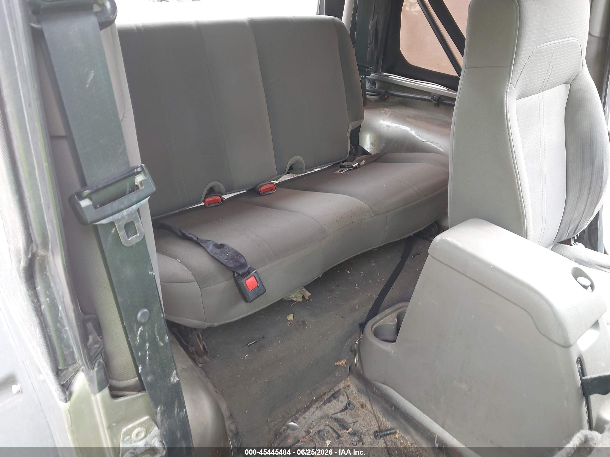 2004 Jeep Tj Sahara Champagne vin: 1J4FA59S44P744989