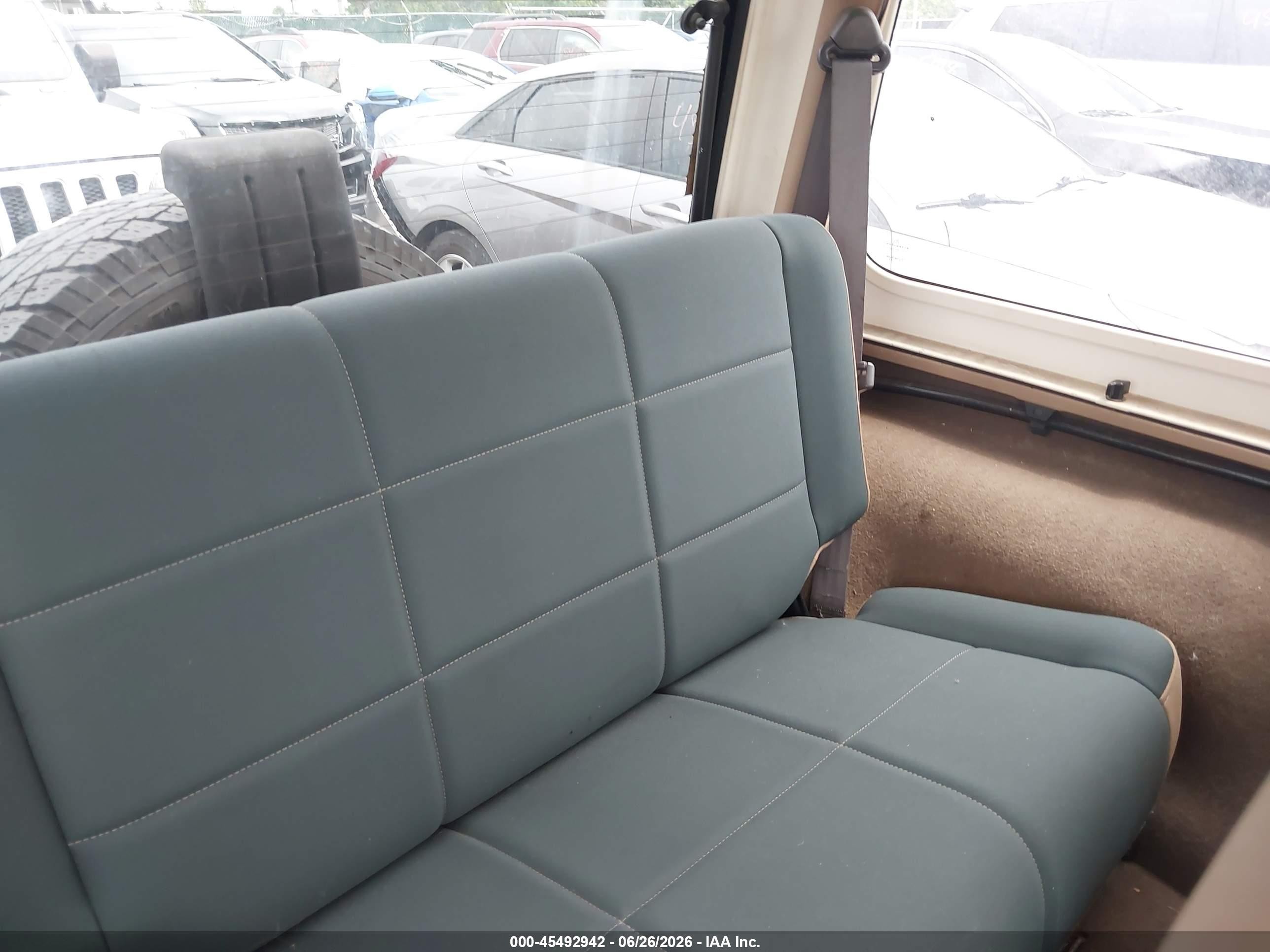 2000 Jeep Wrangler Sahara Beige vin: 1J4FA59S4YP754511