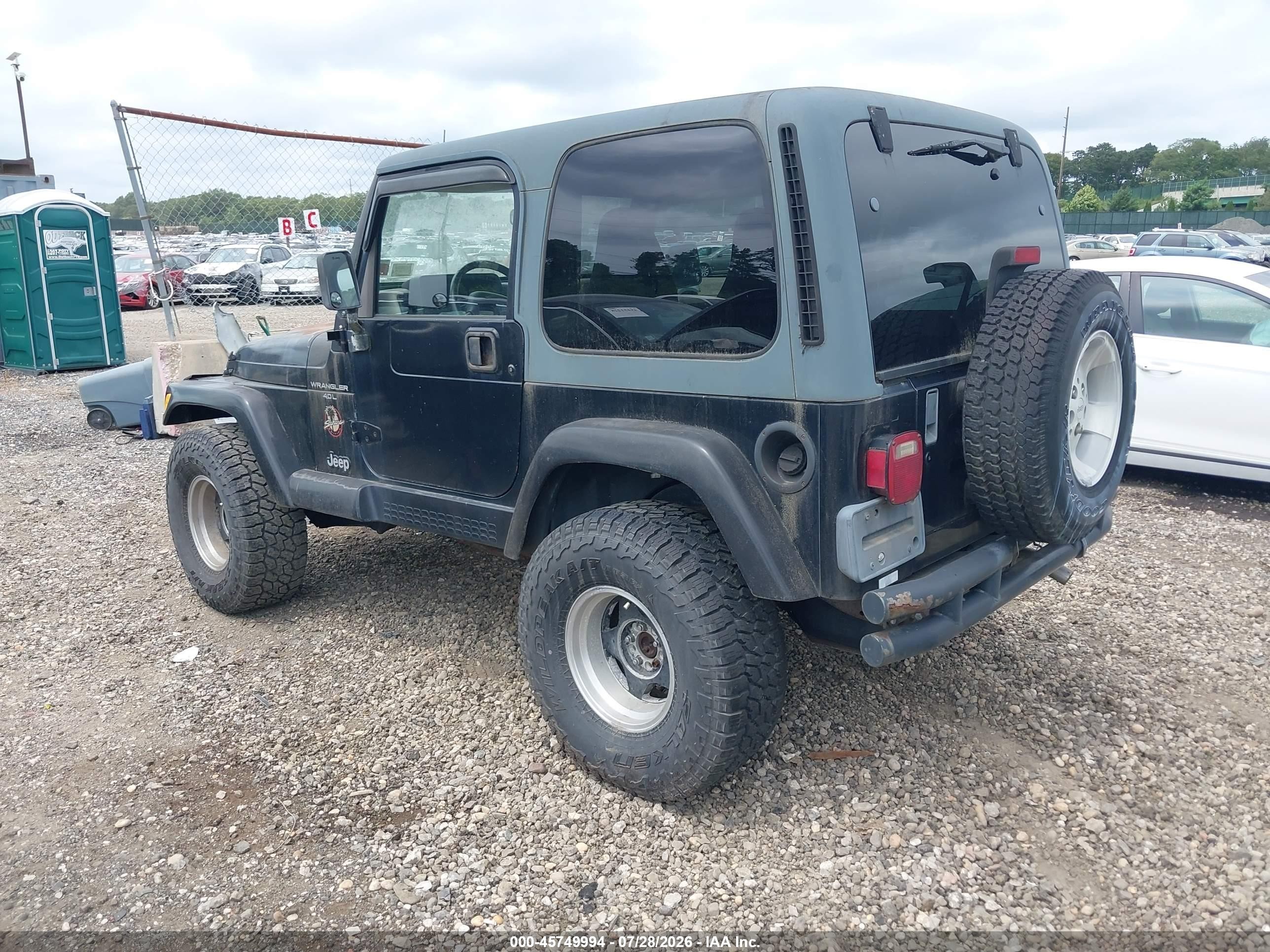 2000 Jeep Wrangler Sahara Black vin: 1J4FA59S4YP761040