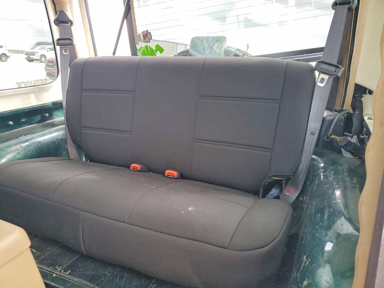 2001 Jeep Wrangler / Tj Sahara Green vin: 1J4FA59S51P335217