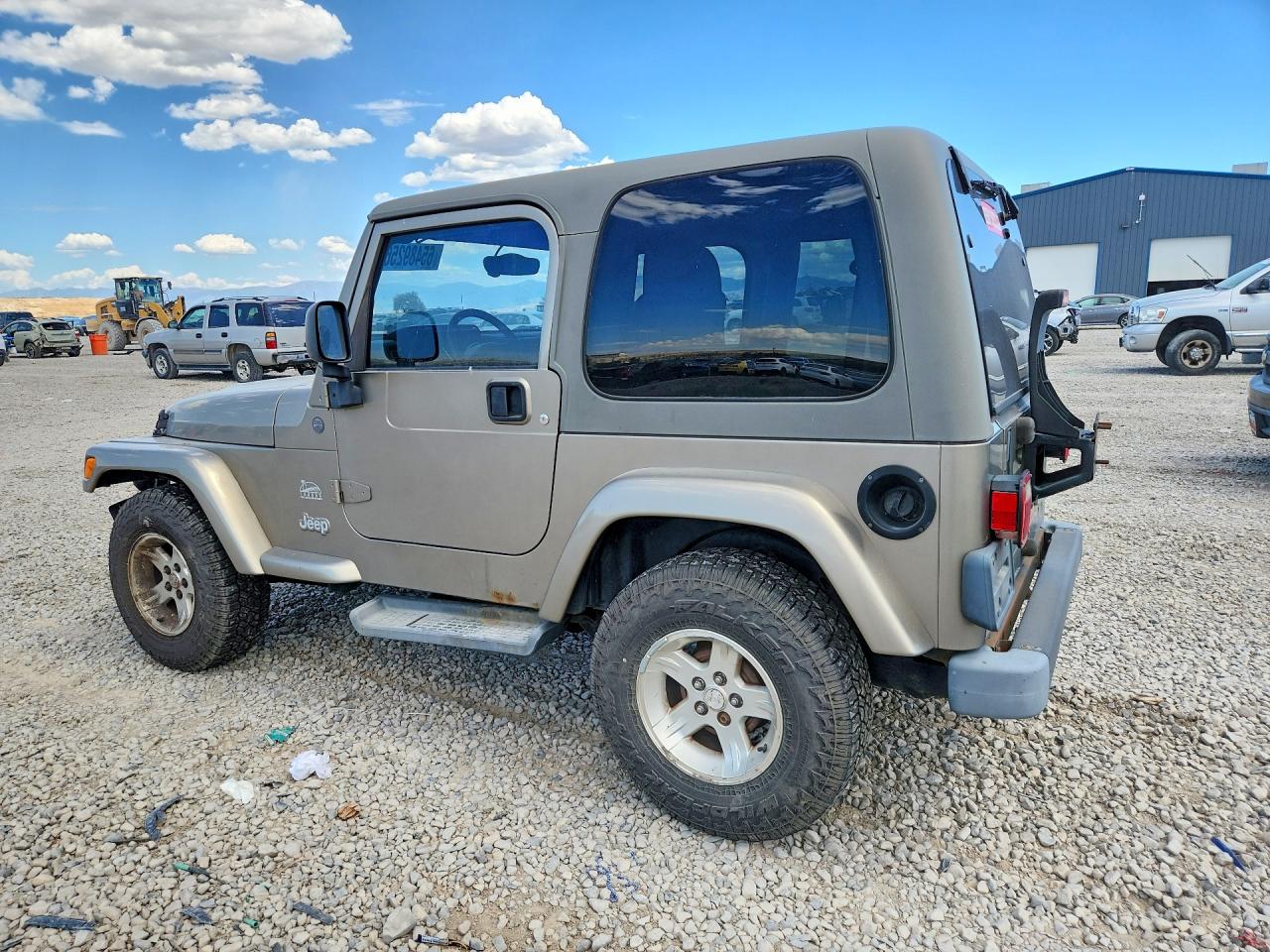 2004 Jeep Wrangler / Tj Sahara Gold vin: 1J4FA59S54P738649