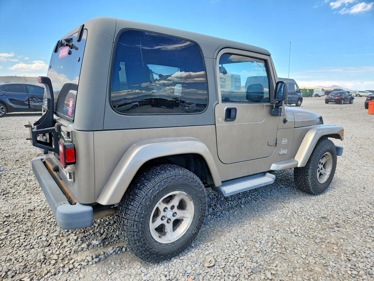 2004 Jeep Wrangler / Tj Sahara Gold vin: 1J4FA59S54P738649