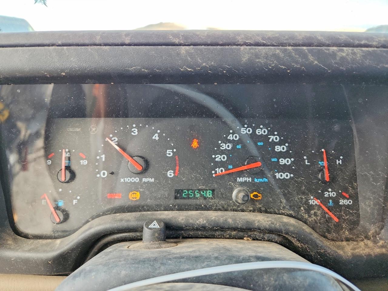2004 Jeep Wrangler / Tj Sahara Gold vin: 1J4FA59S54P738649