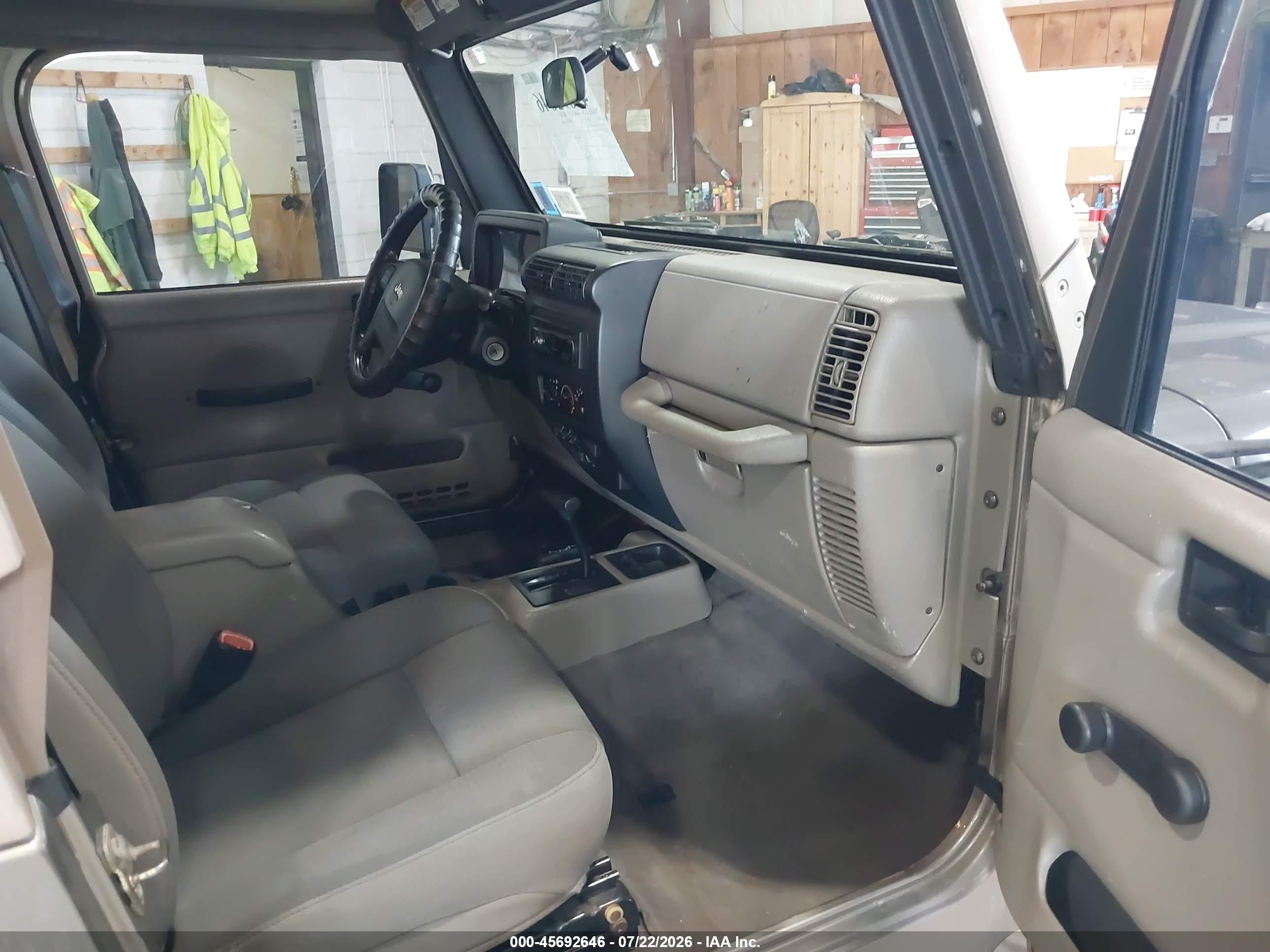 2004 Jeep Wrangler Sahara Tan vin: 1J4FA59S64P757582