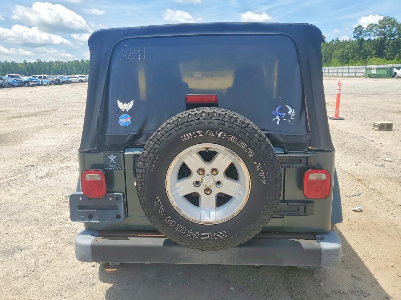 2004 Jeep Wrangler / Tj Sahara Green vin: 1J4FA59S64P768436
