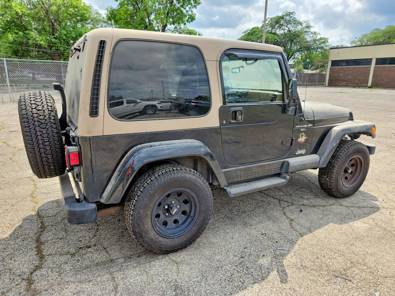 2000 Jeep Wrangler / Tj Sahara Black vin: 1J4FA59S6YP778745