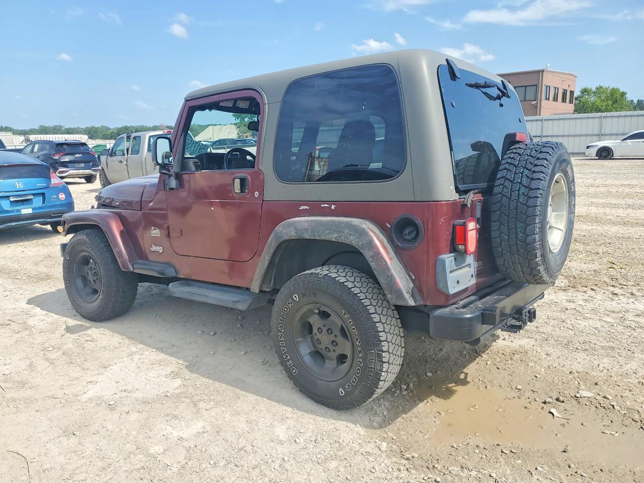 2003 Jeep Wrangler / Tj Sahara Maroon vin: 1J4FA59S73P352281