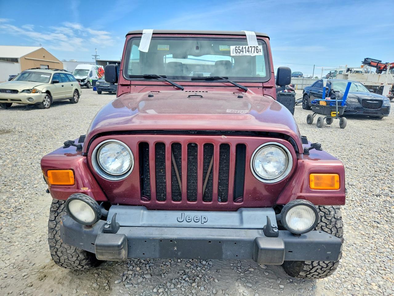 2004 Jeep Wrangler / Tj Sahara Burgundy vin: 1J4FA59S84P703457