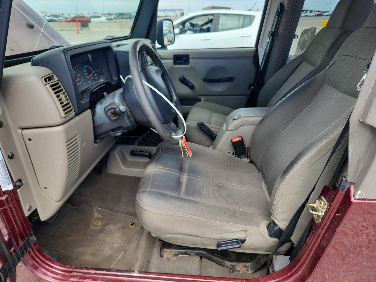 2004 Jeep Wrangler / Tj Sahara Burgundy vin: 1J4FA59S84P703457